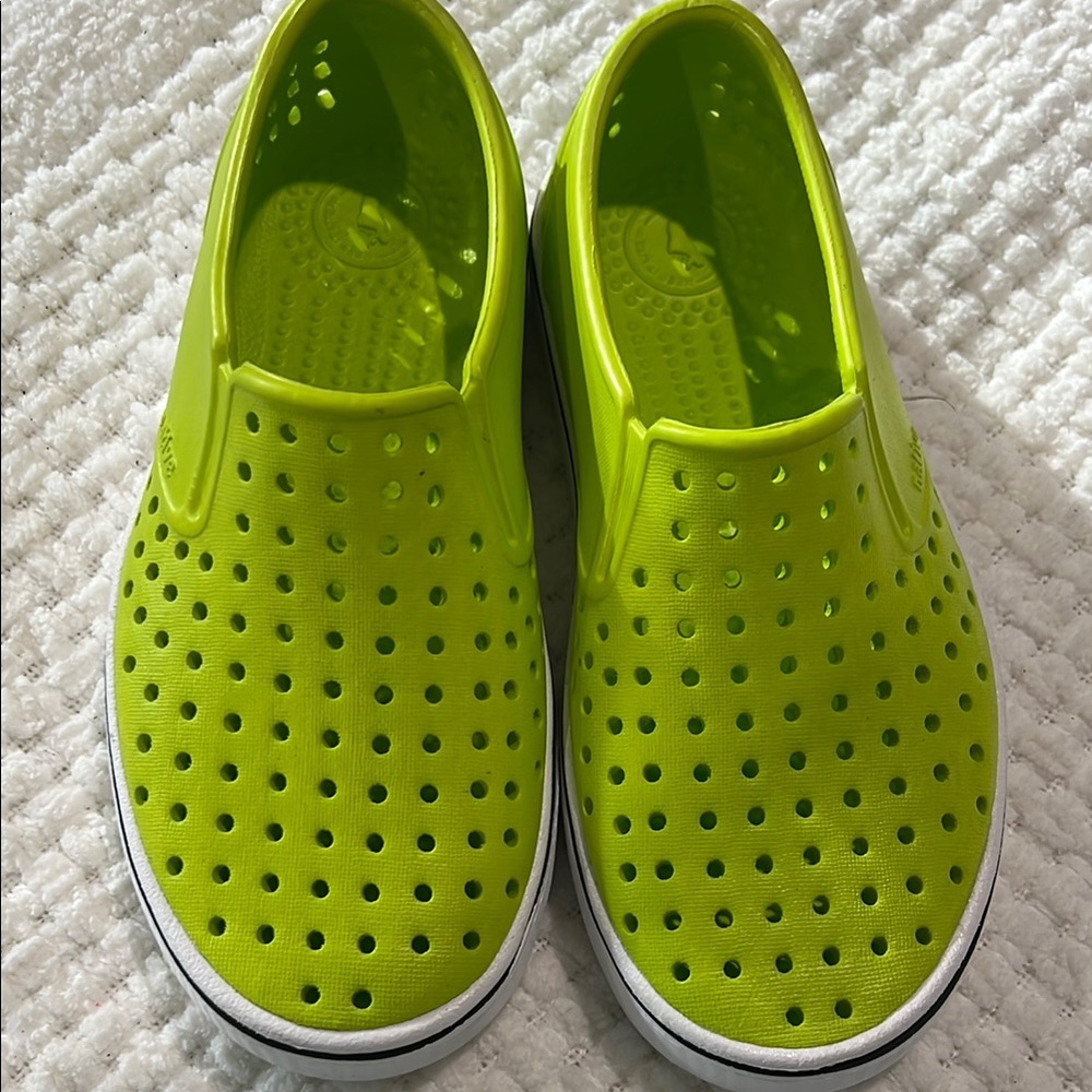 Kids Lime Green Native Slip-On Shoes NWOT J1
